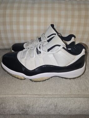Jordan Men's Low Top Sneakers in White and Black